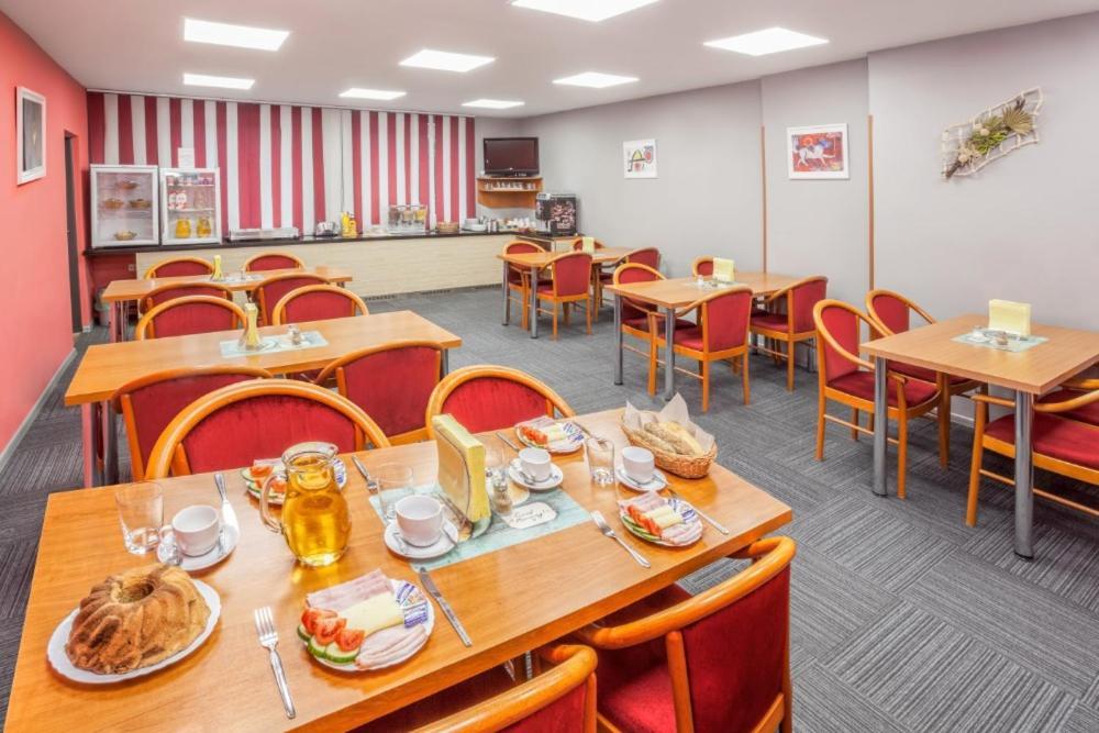 Hotel Gol Garni ออลอโมตซ์ ภายนอก รูปภาพ