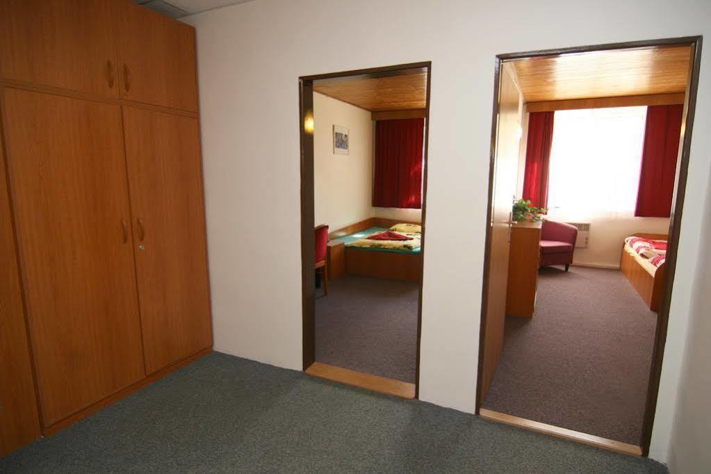 Hotel Gol Garni ออลอโมตซ์ ภายนอก รูปภาพ